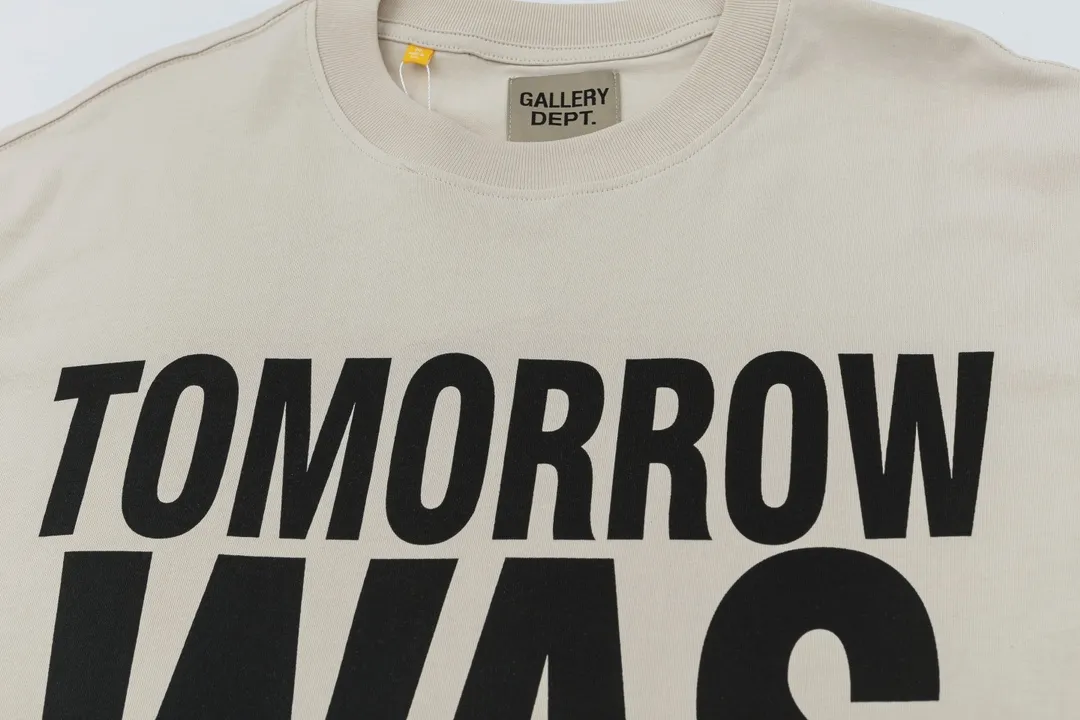 Model D105 Gallery dept European and American washed trendy brand printed high street T-shirts are the same for men and women. After washing and shaping, they will not change shape and will not pill. They are comfortable and breathable. Apricot color S to XL, p106